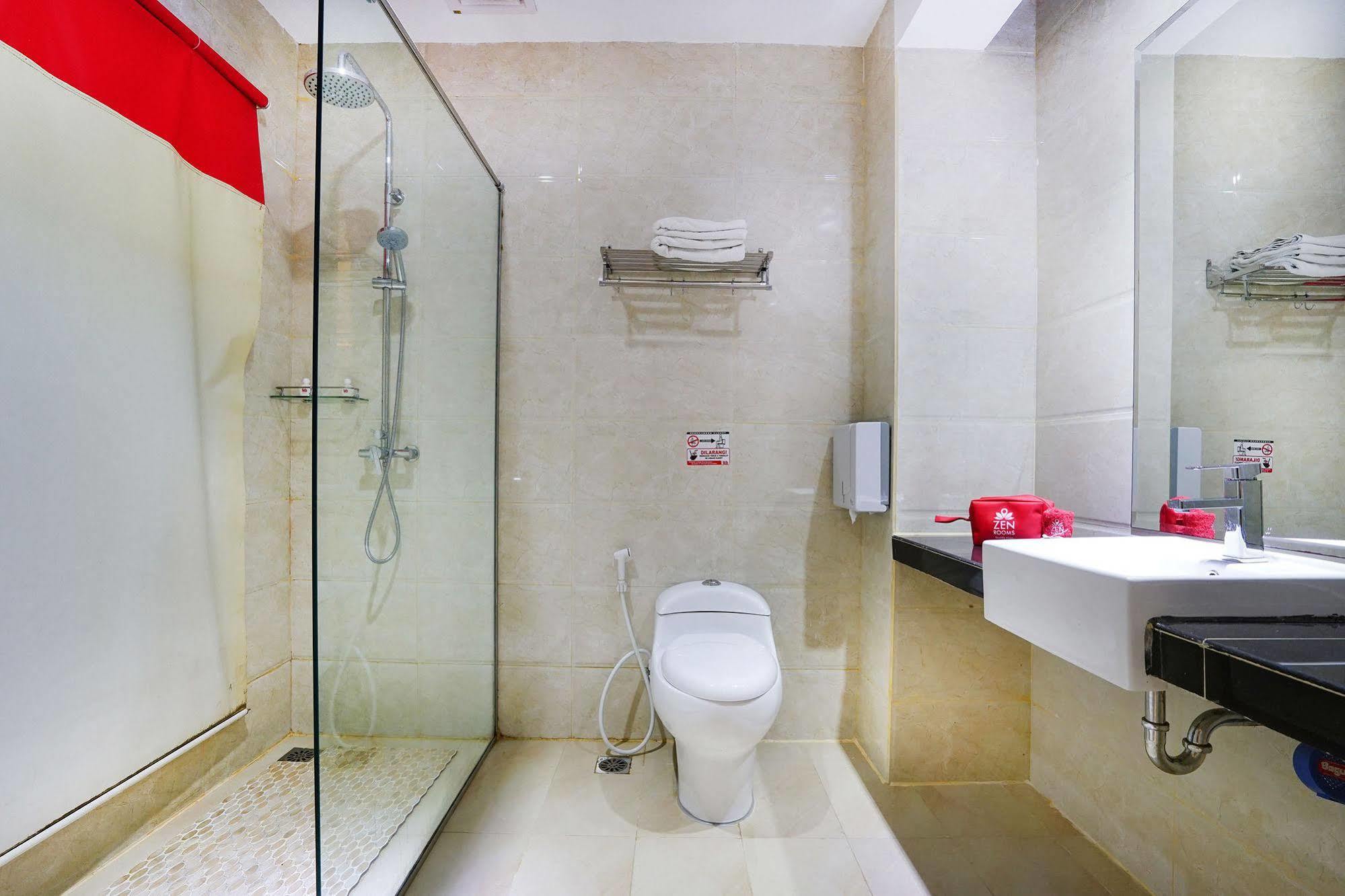 Zen Rooms Near Bcs Mall Penuin Batam Exterior foto