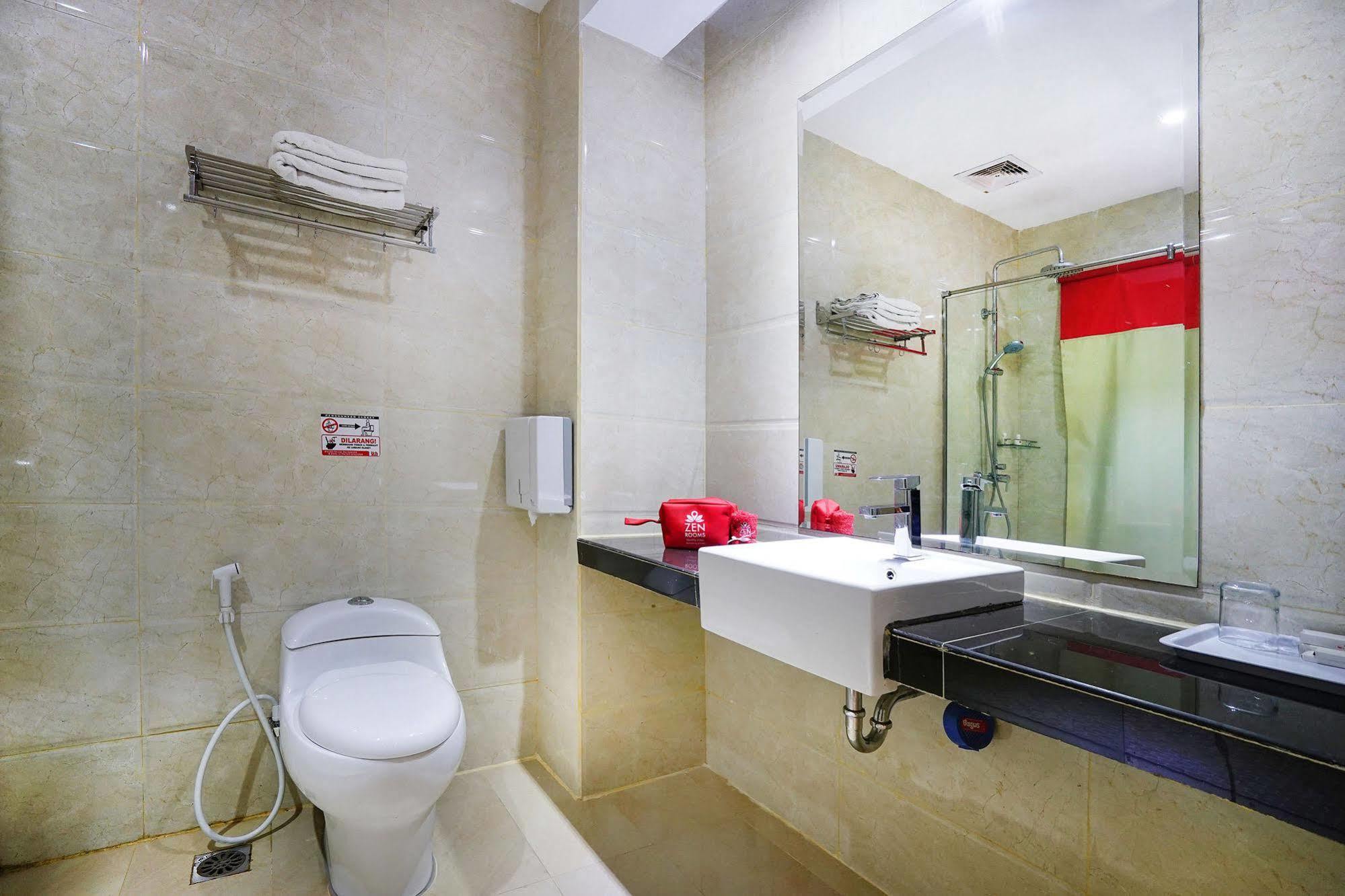 Zen Rooms Near Bcs Mall Penuin Batam Exterior foto